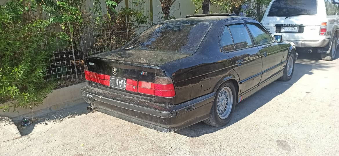 سلام علیکم 
1991 
525 گێڕ عادی 
بێدەعم 
ئاڕمی پلاستیک هەولێر 
سڵاید 
دوجام کارەبا 
سەیارەکە هەیکەلی جوانە بەس ناوەکەی تۆزی دەسپیا هێنانی ئەوی 
تۆزی دوکەڵی هەیە 
دەسپیا هێنانێکی ئەوە 
سەوتی ساڵەنسای زۆر خۆشە 
بەڵام زۆر بەقەوەتە 
لایتو شتی کامل مەزبوەتە کیشەکا 
سعری 30 معامەلە 
چەمچەماڵ 
*********** شمشمل, السليمانية
