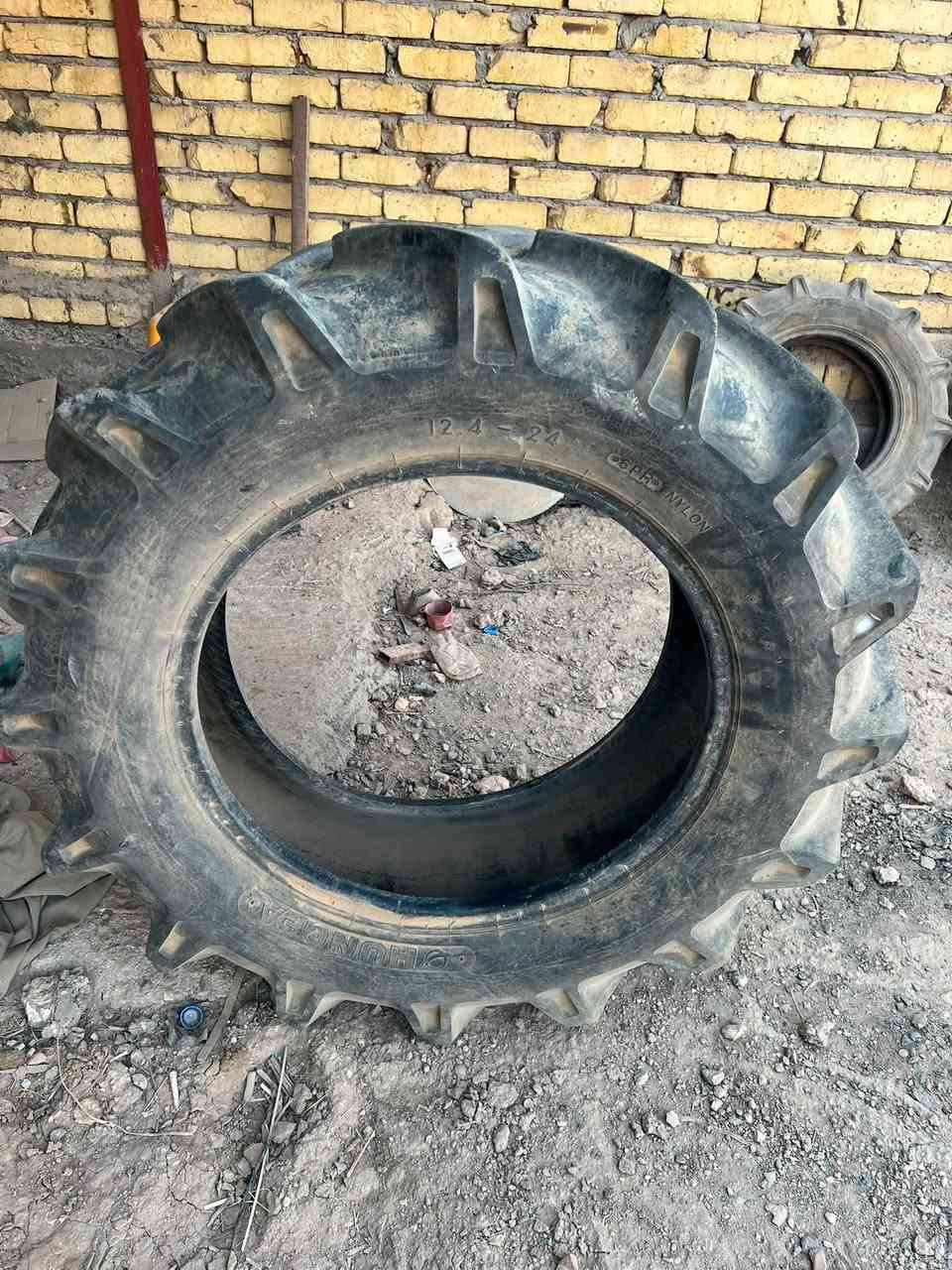 سلام عليكم رفاسه لبيع حجم كبير وتايرات حجم 42ثنين وثاني 16نضيفات ‭***********‬
