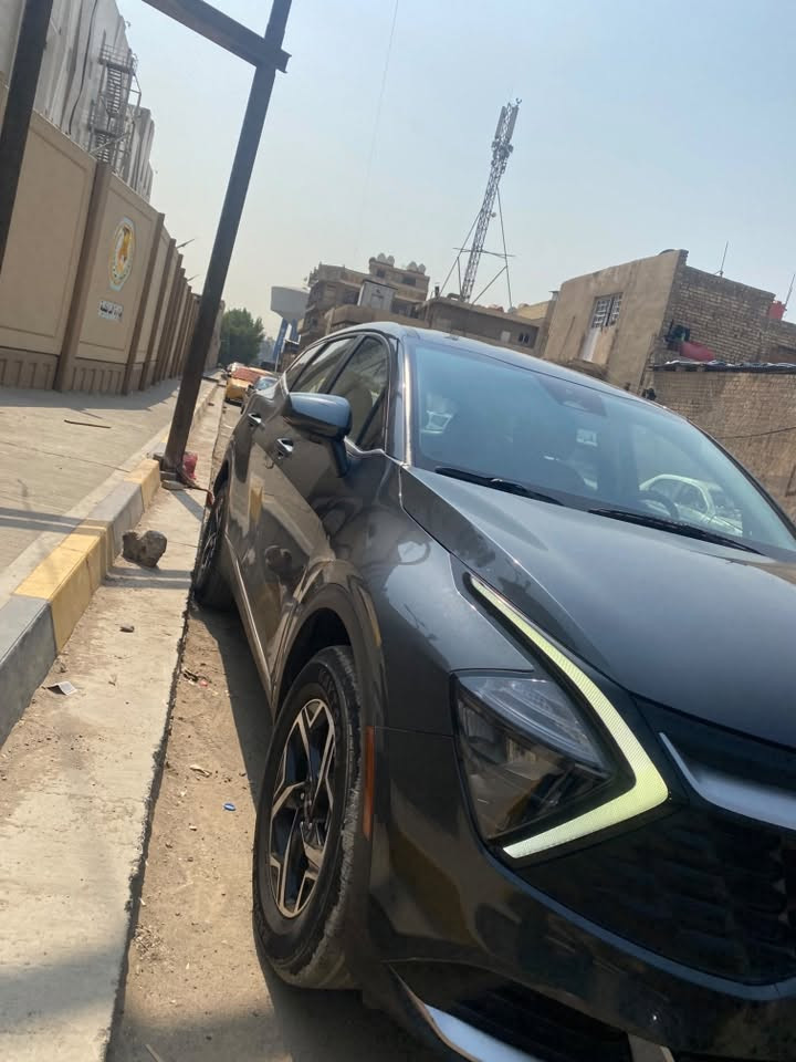 سلام عليكم 

سبورتج 2023 LX للبيع 

 سياره حادثه بابين خلفي مبدلات نفس لون 
 

موصفاته:

محرك 2.5لتر 4

سياره SPORTAGE

4انضمة قياده 
دفع رباعي 
رادار امامي 
حساسات خلفيه 
تحديد مسار 
تحديد سرعه 
بيه نظام الاوتو ستوب 
بيه نظام AUTO HOLD

تدفئه كشنات اماميه 

سياره كفاله عامه 
تخم تايرات جديد 

سياره ما عليها غرامات 

سياره موجوده 

السعر 190 وبيه مجال للطيبين
 
رقم هاتف ‭***********‬

صور حادث موجوده
