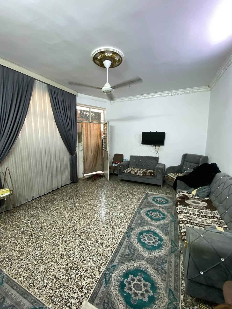 سلام عليكم 
بيت طابقين زراعي مساحه 100 مربع يحتوي على  3 غرف 
وحمام ثنين صاله 2 ومطبخ ومنور على طول البيت مكانه حي البتول البحث العلمي السعر 56 وبي مجال قليل للتواصل *********** موجود واتساب
