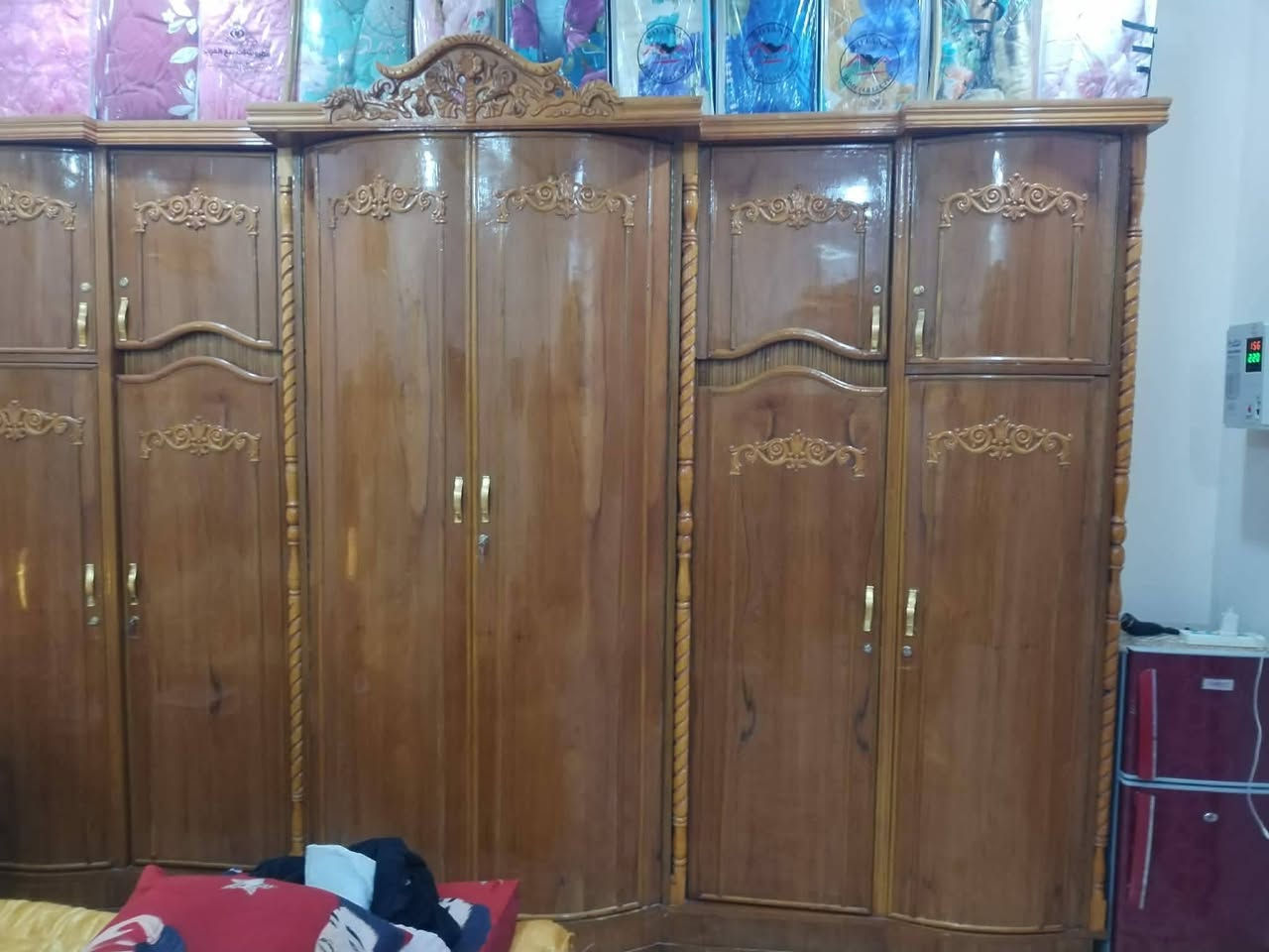السلام عليكم غرف اخشاب للبيع ما بيها اي ضرر مكاني الكوت الكارضيه السعر مليون و200 رقم الهاتف ***********
