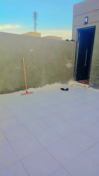 مقابل سفينة النجاة • ١٢٥م • غرفة وصالة