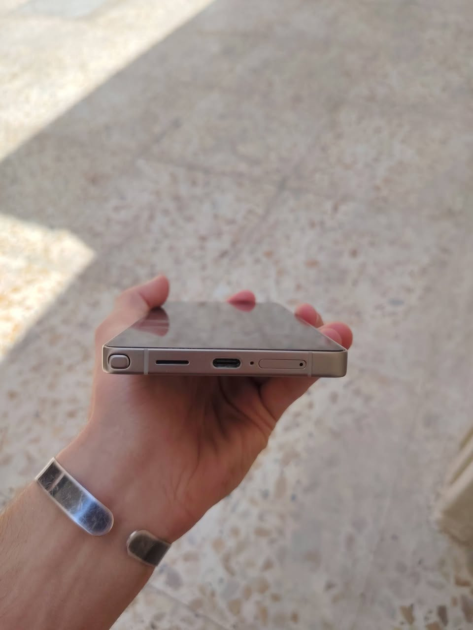 السلام عليكم s25 الترا للبيع مكفول ضمان عين الفهد ذاكره 256 السعر مليون و75 قفل من الاخير بمليون و70 ما ابيع مكاني بغداد الكرخ *********** اتصال أو واتساب

