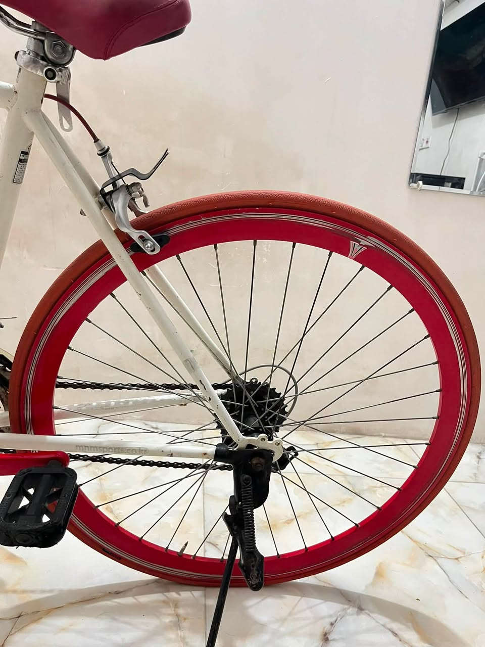 سلام عليكم
c700  

ماركة (CITYCRUISER)

حجم 28 

كلشي موضح بلصور سعرة 125 وبي مجال 

مكاني بغداد  رقمي *********** ، متوفر توصيل

