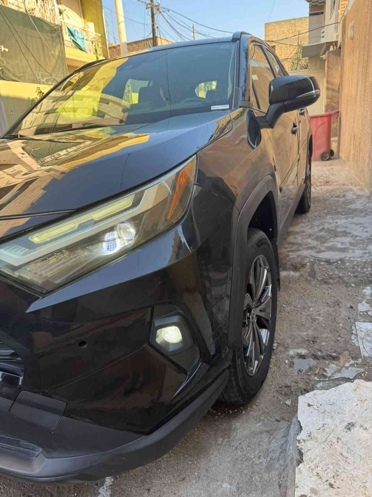 للبيع تويوتا رافور هايبرد 2023
TOYOTA RAV4 XSE Hybrid 
السعر ١٩٠
✅️ موديل 2023
✅ وارد أمريكي
✅ أعلى فئة XSE مواصفات 1/1
✅️ ممشى 25 ميل
المواصفات
▪️الون اسود ميتنايك
▪️ محرك 4 سلندر سعة 2.5 لتر هايبرد 
▪️بقوة إجمالية 219 حصان.
▪️ نظام دفع رباعي إلكتروني AWD.
▪️ ويل قياس 18 
▪️ إضاءة LED أمامية وخلفية كاملة.
▪️ مصابيح نهارية LED.
▪️ شبك أمامي وتصميم رياضي خاص بفئة XSE.
▪️ مقاعد جلد SofTex رياضية 
▪️ مقاعد أمامية مبردة ومدفأة.
▪️ مقاعد امامية كهربائية.
▪️خاصية الميمري لحفظ الوضعية.
▪️  فتحه سقف
▪️ دخول ذكي لجميع الأبواب.
▪️ عدادات رقمية حديثة.
▪️ كاميرا خلفية عالية الدقة.
▪️ باب خلفي كهربائي.
▪️ مثبت سرعة راداري ذكي.
▪️ نظام المحافظة على المسار.
▪️ نظام التحذير من التصادم الأمامي مع الكبح التلقائي.
▪️ مراقبة النقطة العمياء.

السيارة حادثها جاملغ وبنيد وشويه من الباب صبغ موضح بالمنشور  تعديل وصبغ بدون تبديل 

للتفاصيل اكثر اتصل 

رقم  : ***********
