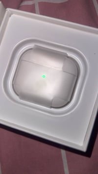 ايربود ابل لأصلي جيل 3   AirPods  مستخدمته   شاحنته موجوده   كل الملحق...
