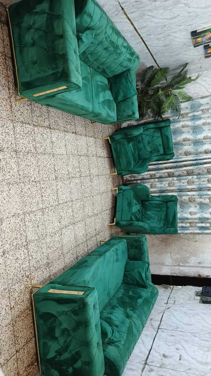 تخم 8 مقاعد اخو جديد اي ضرر مابي ثكيل تكمه خشب بلوك أسود سعر 240 بي مجال مكان البياع *********** يوجد واتساب

