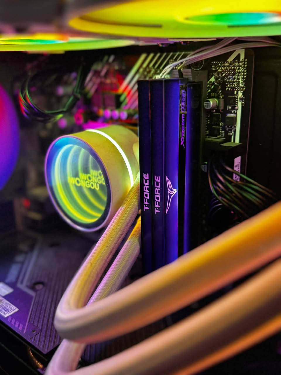تجميعة للبيع
Cpu : i5 10400 f
Gpu : gtx 1660 ti 
Ram : ddr4 16g 8*2 t-force rgp 3600
M.B : asus Prime H510M-K
P.S : 750w HuntKey 80 Plus
HHD : 500g 
SSD : 500g
Case : Galax 4 fan rgp
Cooler : IWONGOU 240mm white 

السعر اذا شراي تفضل خاص  مكاني بغداد حي العامل توصيل ماعندي تجي تفحص تتاكد وتاخذها ***********
