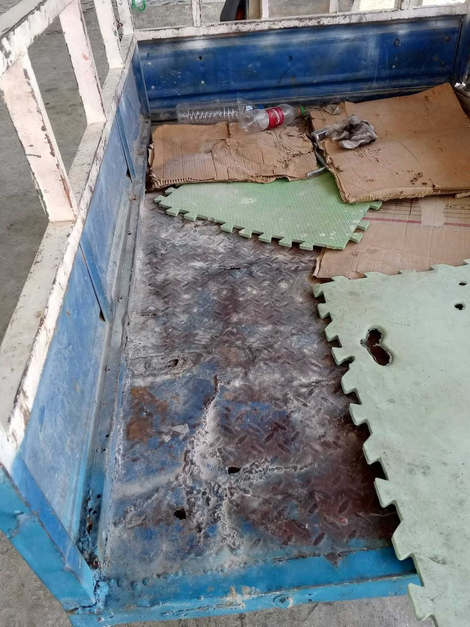 السلام عليكم ستوته للبيع رقم سنويه راعيها متوفي مكينه 23 تايرات سايبه والبدي شوف العين بيها فطر بالرقبه مضروبه باجات مكاني حله قاسم السعر 500 وبيها مجال مكاتبه عن اسرقه ***********
