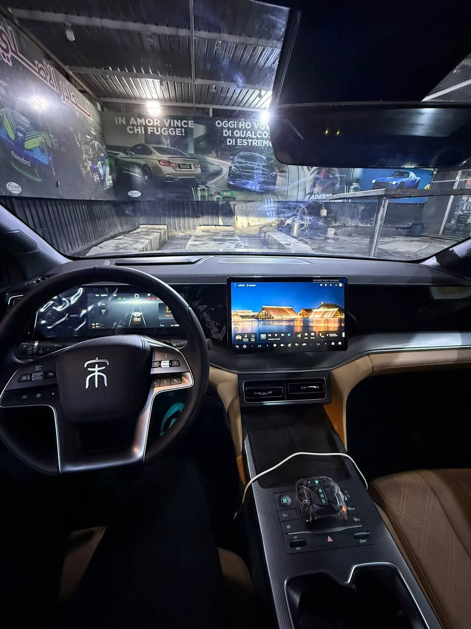 بي واي دي سونغ L 2025
المواصفات
البطارية الكبيره الشحنة تمشي 120 كيلو
شاشة حجم كبير 
بانوراما
4 كامرات
جنطة شفط
وبقية المواصفات المعروفه 
السياره جديده ماشيه فقط 1600 كيلو يعني زيرو ومكفوله من كلشي
سعرها 33 مليون وبيها مجال
رقم التلفون ***********
