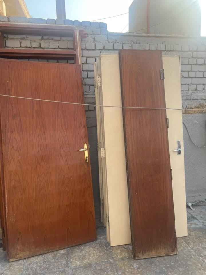 سلام عليكم بوب صاج درجه أولى انضاف جداً  7 مصبوغات ابيض و٣ بلاديات + نرمادتين فقط + باب مدخل ثقيل. اليريد كلهن اليريد منهن عادي ابيع مكاني بغداد عامريه متواجد واتساب رصيد. ***********
