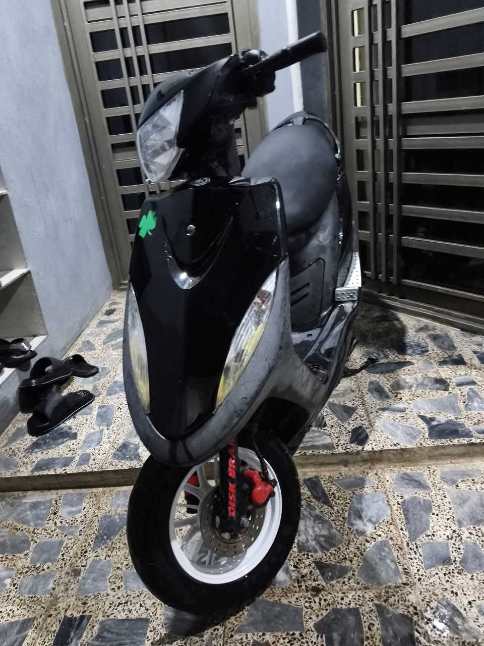 ماكس عدله 120للبيع
مكينه 49مامفتوحه
كلجات رياضي وامامي خلفي اصلي 
صالنصنه اف ام وياله رياضي مشيف ثقيل الأصلي
شغاله هندر سلف 
كهربائيات كله شغاله 
السعر 600وبيه مجال
عنواني الامين الثانيه الرقم ***********
