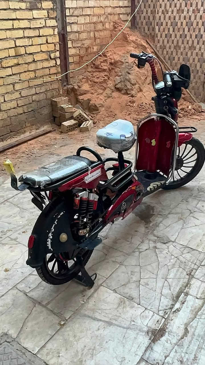 دراجه شحن كامل ملحقات جديد موديل  ٢٣ نقصه بطاريات بس حافضتهن موجوده وشاحنه موجوده  من مجمع العارضي اشتريته السعر ٢٢٥ بي مجال بسيط مكاني النجف الرقم ***********
