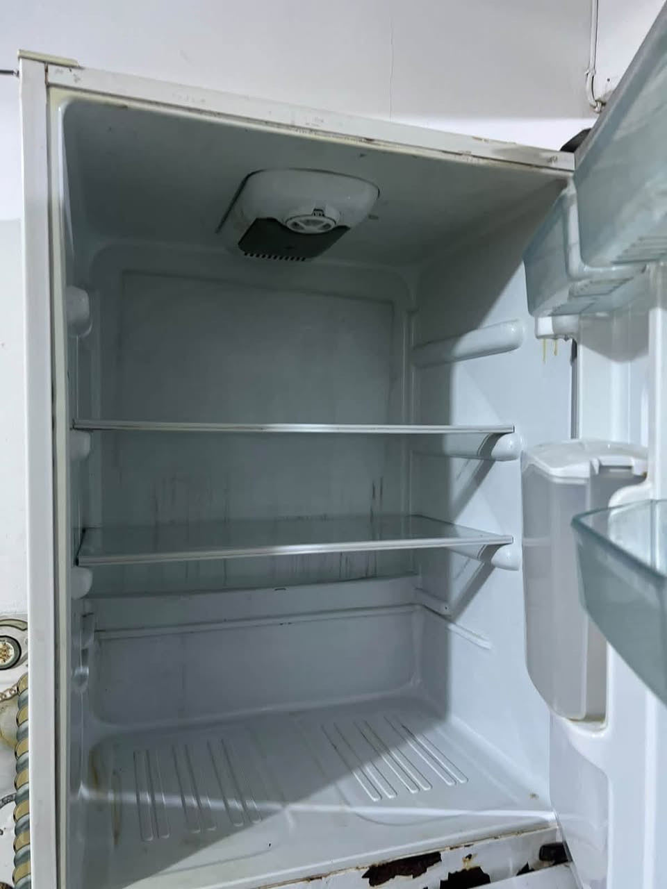ثلاجة • للبيع