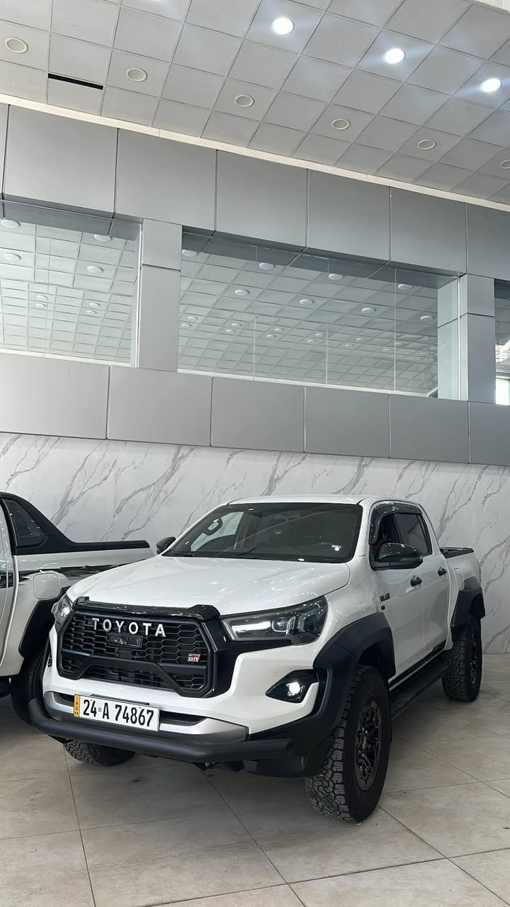 Toyota Hilux GR 2024 
فول مواصفات 🔥
تايرات جبليه 🔥
سياره شريكه جيهان ✅
بدون دعم و صبغ Clean ✅
سعر : 417$ ورقه و مجال ✅ دهوك, العراق

