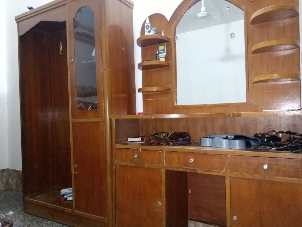 غرفة مستعمله نضيفه ست بيبان طابقين ***********
