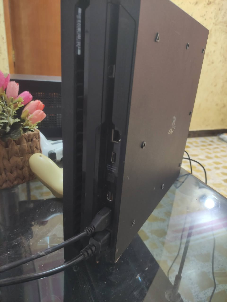 السلام عليكم
يتوفر بلي 4 مهكر 
سلم دقه 4K
ذاكره 1تيرا 
نضافه 100استعمال شهر واحد 
كافة الملحقات 
يدات (2) ويوبيس 7 ساعات 1500واط  وقرص التهكير جميع الالعاب بي 
السعر 400 وبي مجال 
***********

