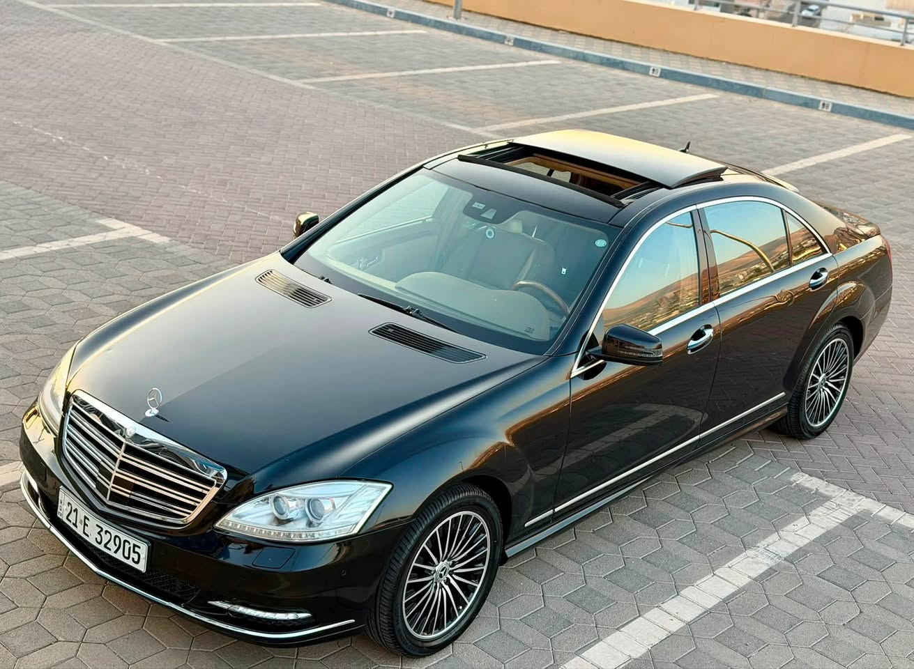 السلام عليكم
مارسيدس S500 خليجيه فول الفول
 اصل 2010 
رقم سليمانيه بأسمي 
هزه جديده رقم جديد
موصفات معروفه 500  
لارج 
دبل جام 
داخل عسلي بالكامل 
تبريد 3 قطع 
دبل ماوس أبواب وصندوك شفط 
جنطه كهرباء
تخم تاير عليها جديد
صدر خلفي امامي جديد 
بلوتوث 
لايت ويا الستيرن يفتر 
كأمره خلفيه بلاديه 
مري شفط وقلاب 
بانوراما 
سياره جديده بمعنى الكلمة 
صبغ دعاميات فقط 
كشنات خلفيه أماميه تدفئه وتبريد 
فول الفول مواصفاتها 

مكاني سليماني

السعر (203) وبيها مجال جدا بسيط
***********
