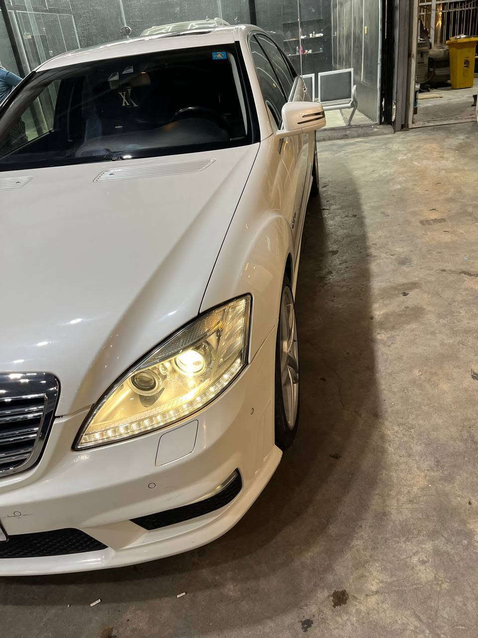 مرسيدس S63 محرك 550
المواصفات:

*وارد يابان

* باب طويله (الرئاسي) 

*موديل 2010

*السيارة ماشية 130بعدة زيرو 
*محرك 8 سلندر  (5500)

*رقم بغداد دولي بأسمي 

*نظام چوبلس (تصعيد وتنزيل السيارة عن طريق الجكات)

*كراسي امامي وخلفيه كهرباء مع خزن ميموري

*بيبان شفط 

*صندوك شفط

*مكينة كير كفاله 

*دواخل السيارة كلش نظيفة

*سستم صوت Harman/Kardon

*شاشه السياره دواره يمين ويسار 

*تدفئة تبريد كشنات

*بردة خلفية

*بردات جام الأبواب الخلفيه 

*ناظور ليلي

بيها هواي مواصفات 
السعر اتصل وبل خدمة 
***********
***********
