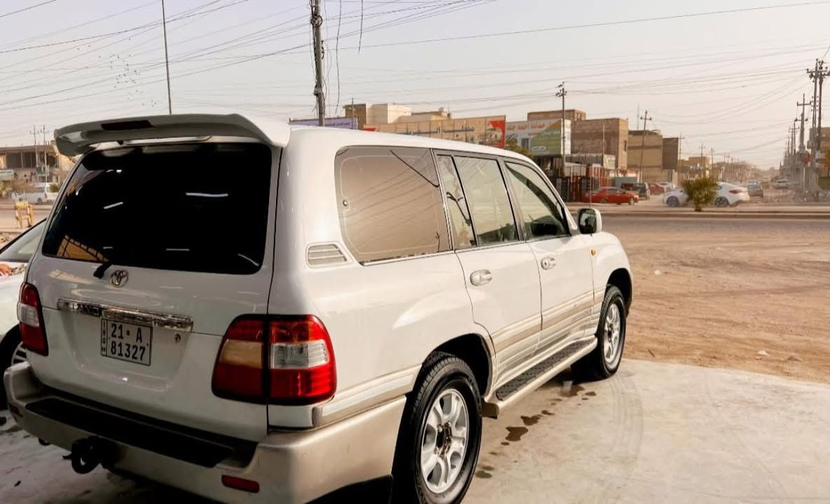 السلام عليكم لاندكروز مونيكا موديل 2002🔥
سياره جديده وجاهزه محرك كير 
رقم سياره سليمانيه دولي اوتماتيك 
✅لوكير شغال
✅تبريد ثلاث قطع
✅تخم تاير 
✅حداديه جديده
ملاحضه ⚜️ بيه جاملغ الأمامي وشبر بالبنيد باقي السياره كفاله 
سعرالسياره:$157بيه مجال 
للاستفسار:الاتصال على الرقم ‭***********‬

