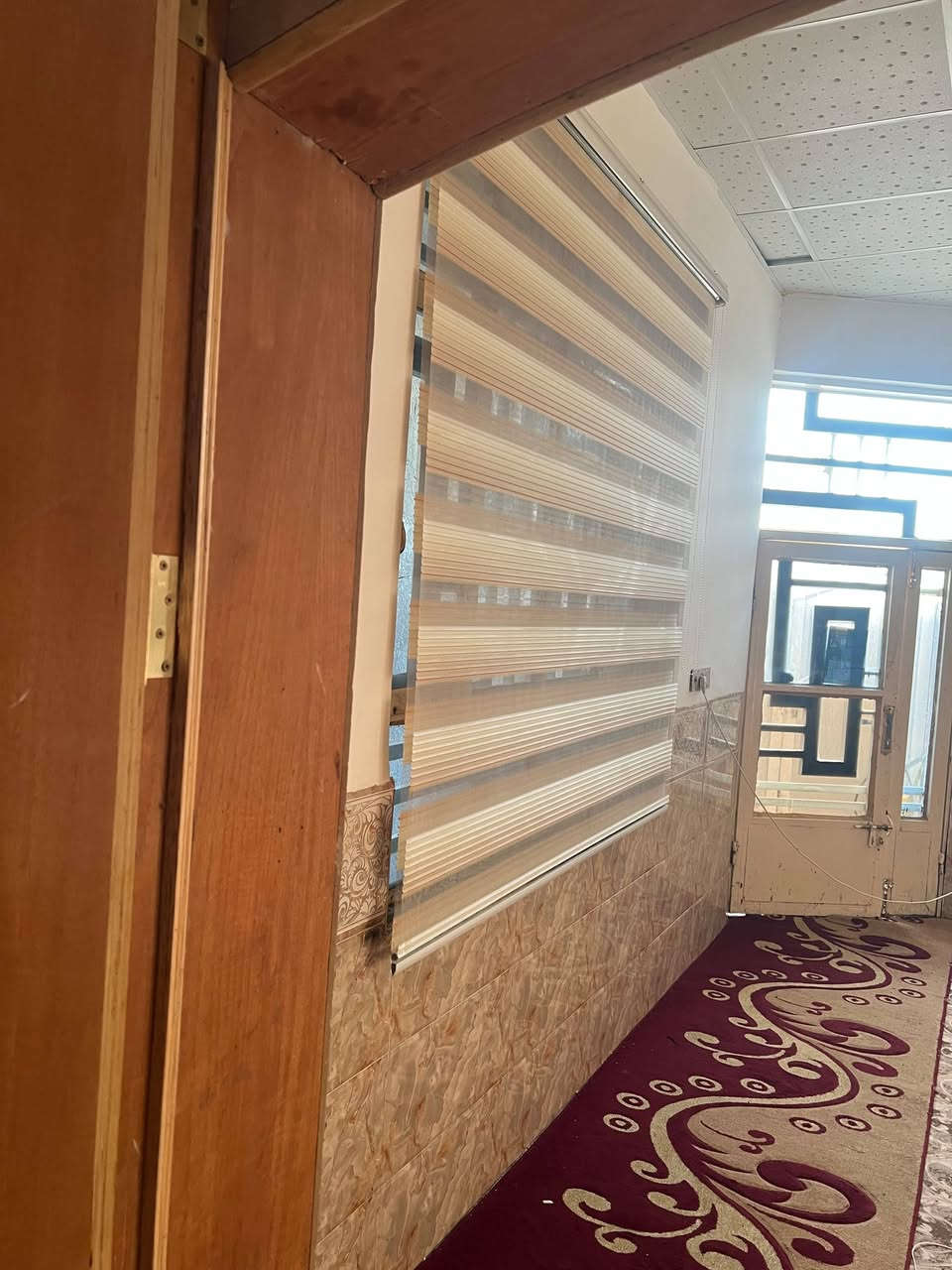 السلام عليكم
يتوفر بيت للبيع سعر125مليون مع المجال رقم الدار 37188
 طابق ونص  مساحه 100متر حي القدس  5*20
غرفتين نوم 
استقبال وصاله 
مطبخ صحيات 
اي استفسار تواصل على رقم التالي***********
