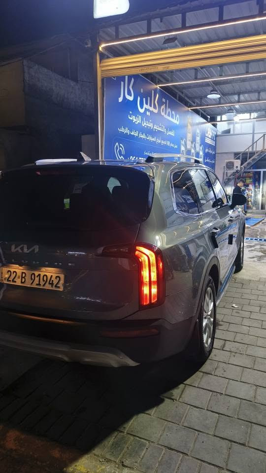 ‏السلام عليكم 
‏كيا تيلورايد 2022                 (Kia Telluride 2022)
‏تشغيل عن بعد بصمة/زر Engine Start Stop
‏Drive Mode مع أوضاع قيادة متعددة
‏ECO / Sport / Smart / Comfort 
‏Auto Hold فرامل. المحرك: V6 سعة 3.8 لتر GDI. 
‏كير  ٨ نمر Safe Exit Assist — تحذير عند فتح الباب إذا توجد سيارة قادمة منافذ USB متعددة.
‏تكييف أوتوماتيك ثنائي المناطق مع تحكم خلفي
‏حساسات ركن . مقاعد جلد ٧ راكب 
‏شاشة وسطية مع Android Auto مع كار بلي 
‏كاميرا ٣٦٠ /أنظمة مساعدة للركن 
‏مثبت سرعة وأزرار تحكم بالمقود
‏تحديد مسار مع قياده اليه 
‏تحكم أوتوماتيكي بالمناخ ABS ومانع انزلاق وثبات إلكتروني. قاعد جلد اشاره مع حساسات مري 
إضاءة LED بلوجكتر مع اناره ترحيب 
‏نظام دفع رباعي.تحذير النقطة العمياء Blind Spot.مساعد تفادي الاصطدام الأمامي.
‏تحذير الاصطدام الأمامي.
‏مساعد المحافظة على المسار. تحذير مغادرة المسار.
‏مساعد متابعة الخلفية تحذير حركة المرور الخلفية. 
‏وارد امريكي الحادث قطعتين صبغ + بارد قليل
‏ السياره جديده وحلوه هزه وسنويه تايرات بطارية جدد 
‏داخله سيرفس اي عطل ماكو السنويه بسمي 
‏العنوان بغداد الدوره 
‏***********
‏السعر ٢٤٠ ورقه 
‏
‏ بغداد, العراق
