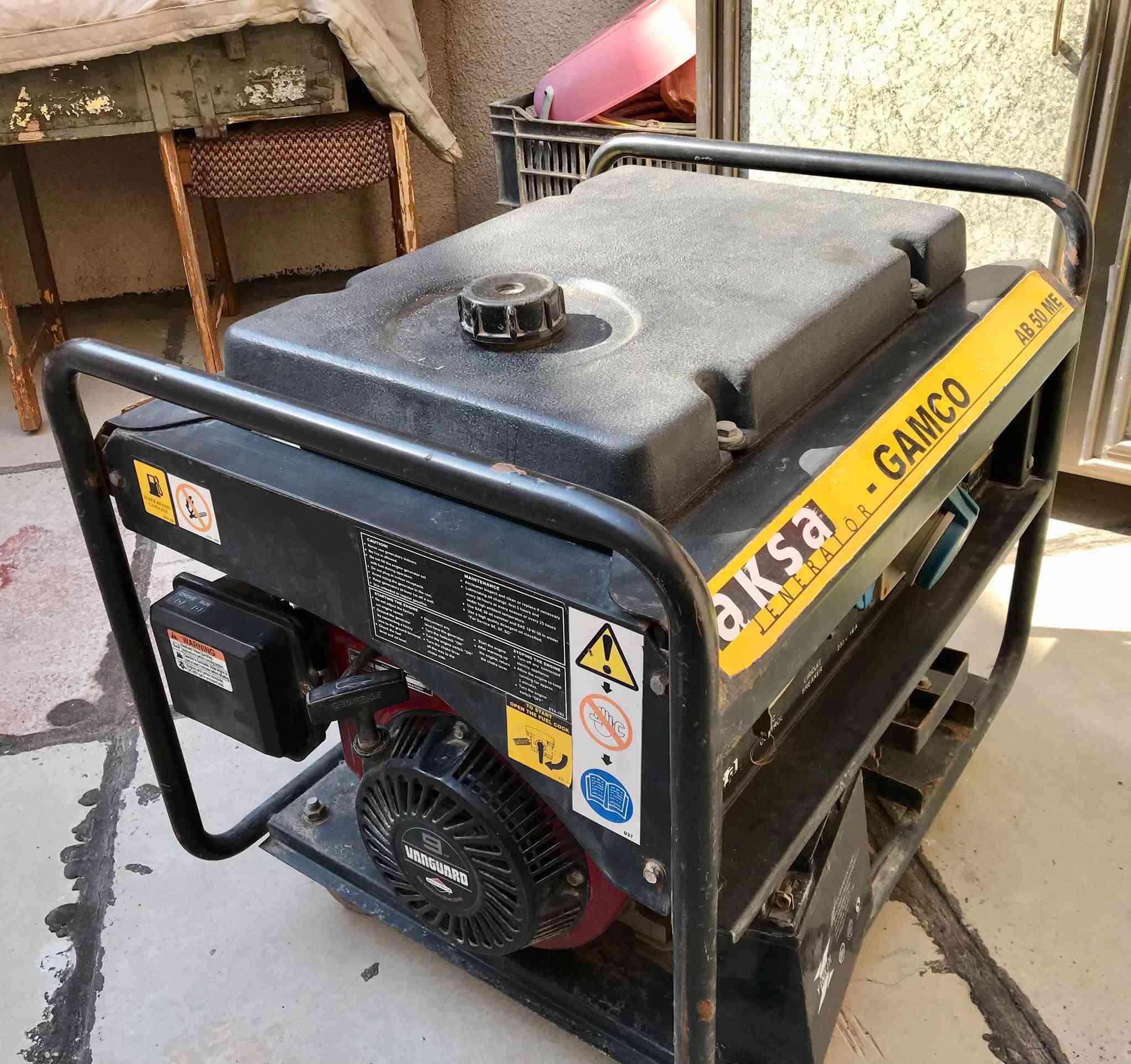 مولده الاقصى 5KV يعني 20 امبير محرك وملف ياباني المولده على الشركه بدون اي تصليح مابيه اي نقص السعر 350 الف اتصال *********** 
مكاني بغداد
