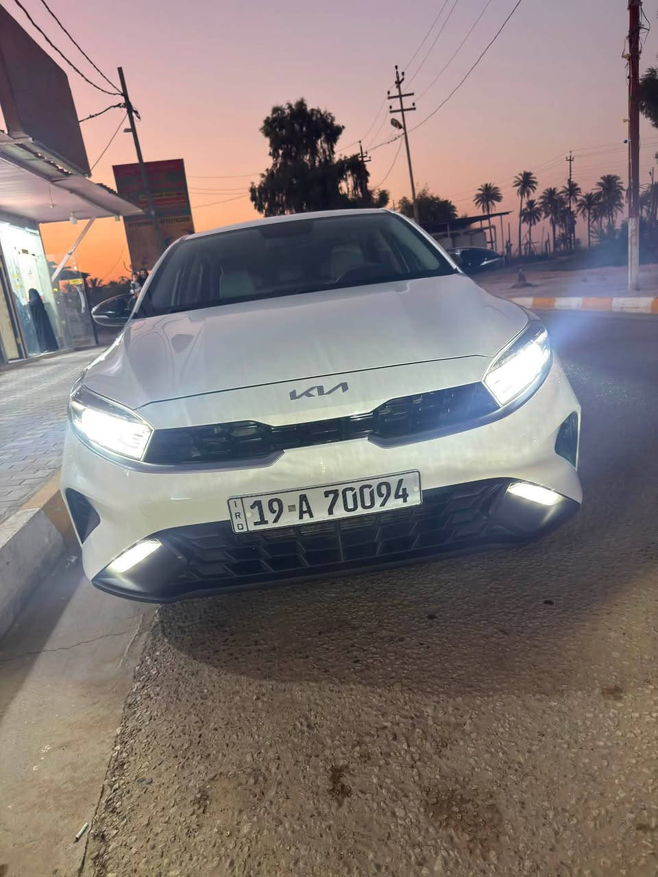 سيراتو 23 خليجي فول ماشية 76 مكفولة ماعدا مكانين بارد بسيط بيها رقم كربلاء ب أسمي تحويل ثاني يوم مكينة  2.0 دوش 
سيارة جديدة ماخذها ع ايدي زيرو سعرها 168 وبيها مجال بسيط ***********
