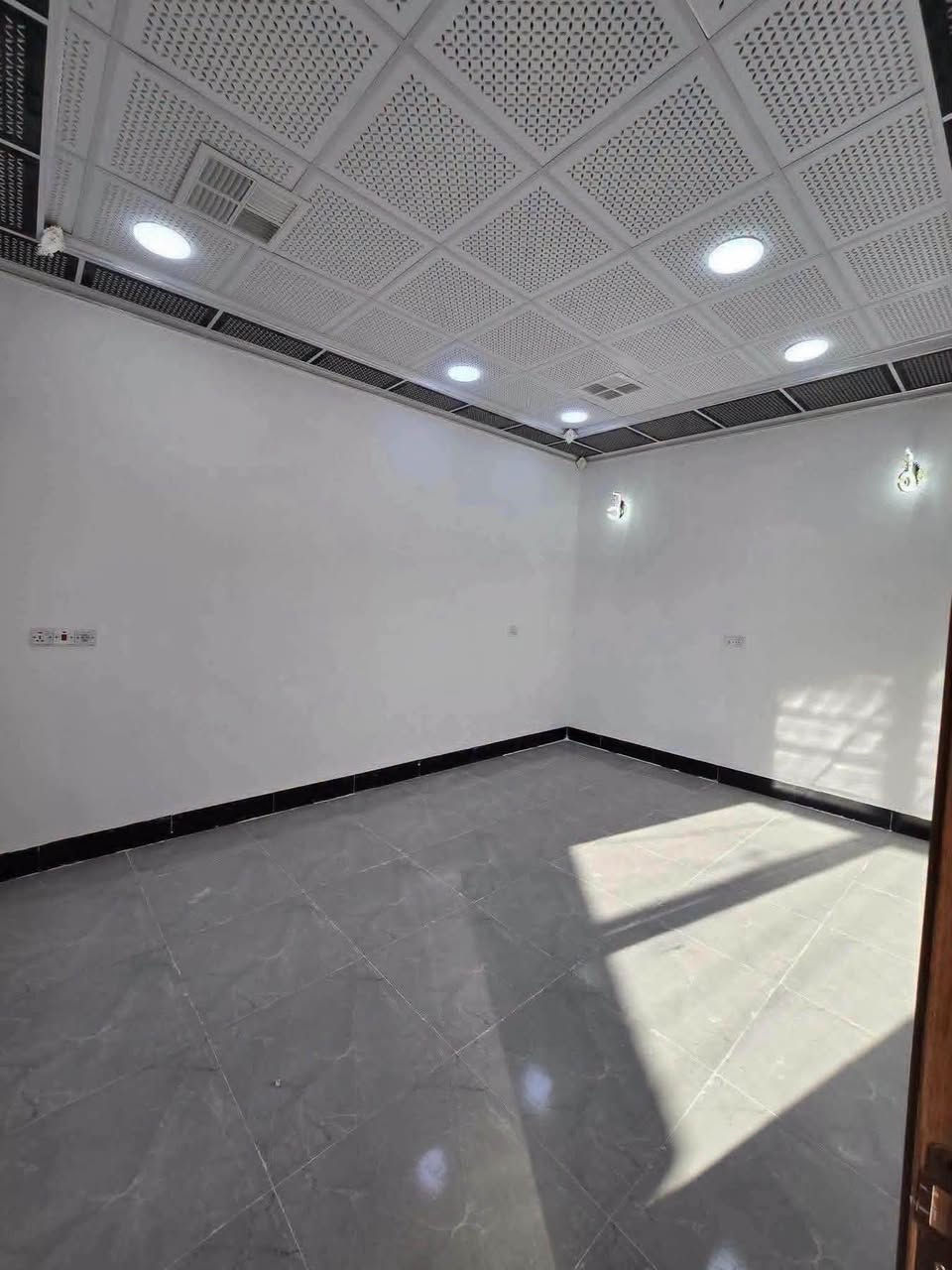 دارين للبيع طابق ونص مساحه كل دار 100 متر كركوك حي العسكري خلف جامع سداد البرزنجي طابو صرف بسم شخص واحد تفاصيل اكثر اتصل على رقم 
***********
