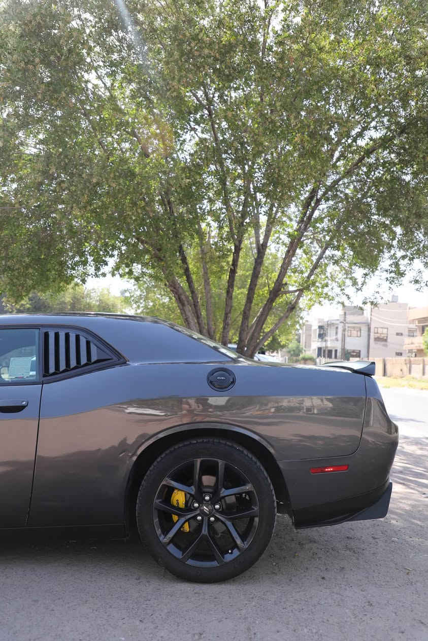 السلام عليكم
دوج جالنجر sxt 2021

الحادث : قطعتين صبغ (جاملغ + بنيد) وشبر من الجاملغ الامامي كلير .    الصور موجوده بالمنشور

مكينة 3600 v6
كير مكينة مكفولات كله جديد + السياره كامله مكمله اي كلوب ممشتغل ونظافه فول اني جانيها  كلش معتني بيه احسن دهن والبانزين كله محسن كلش نظيفه السياره اي مشاكل ماتعاني وياهة 
السياره ماشيه 45 الف كيلو متر فقط

رقم السيارة بغداد بأسمي

مواصفات الsxt المعروفه

بصمه ، بصمة ابواب ، كشن كهرباء ، شاشه وسط ،كامره ، فول تحكم ستيرن ، تايرات خلفية عريضه ، دفع خلفي ، لايت زنون ، نظام سبورت ، مانع انزلاق ، بلوتوث ، ABS ، USB

السعر 165 ورقه 

مكاني بغداد حي الجامعة
رقمي ***********
موجود واتساب

