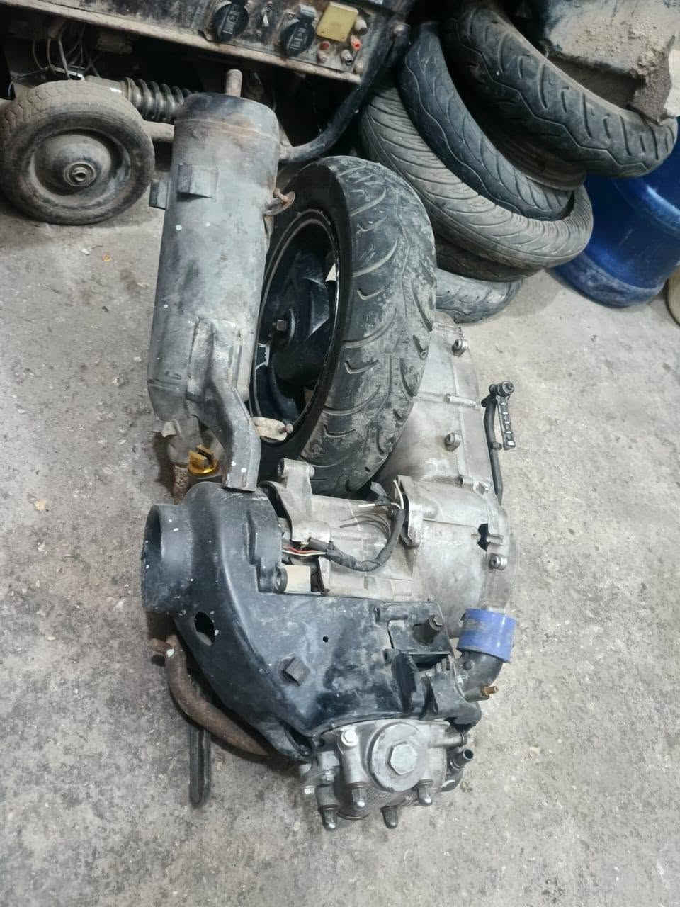 يدالسلام عليكم مكينه للبيع كوم حديد كلجات جدد وكلها جديده بس ولف بيها طافر وحته الكور جد شاده شباب سعره 50 قفل بدون عمله ***********

