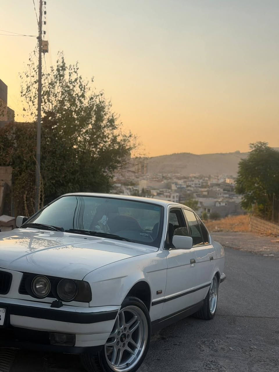 سەرەتا بەناوی خوای گەورە
BMW_525_1990
ڕەقەم سلێمانی 
گێڕ عادی و تەبرید بەس غازی نەقسە و دوجام کارەبا و ئەکسل قفڵ
مەکینەو گێڕی بەشەرت  پێش و دوا کەپس
سەیارەکە زۆر جوان و جایزە 
سعری 55$ معامەلەیەکی برایەنە 
ژ.م ***********

