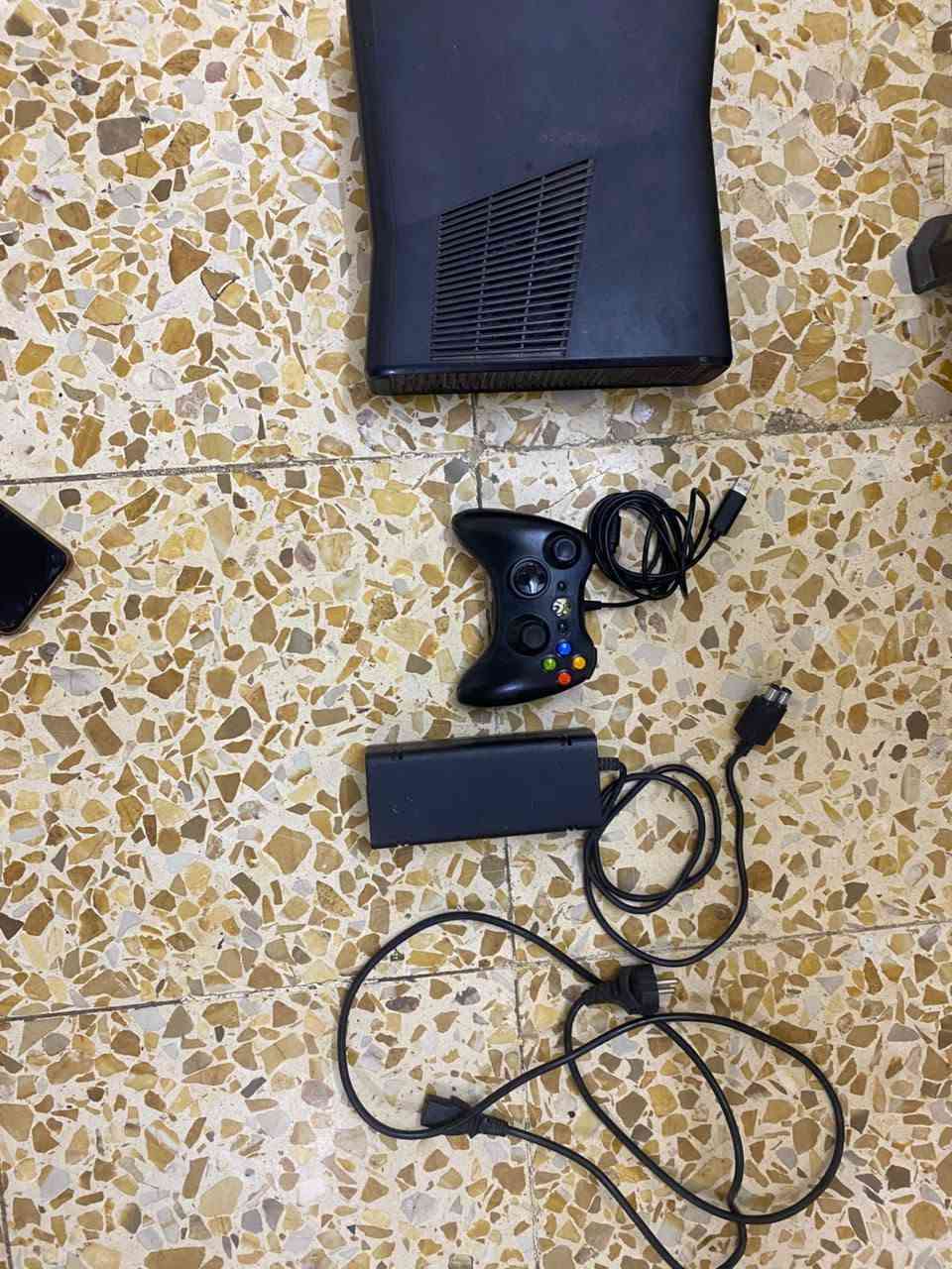 بي اكس بوكس 360 للبيع جهاز نضيف ويا جنطه اقراص اكثر من 150 والعاب داخل جهاز ويا جوستك 2 يرهم بيع ب130 وبي مجال ويرهم مراوس بلي 4 مهكر للاستفسار***********
