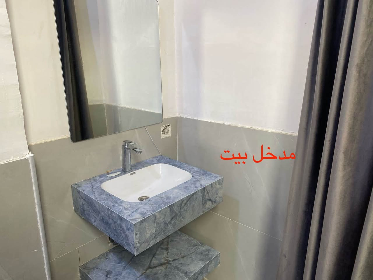 🏠 بيت للبيع – موقع مميز جدًا
📍 الحلة – شارع 80 مالت كربلاء
📌 قرب مدرسة زهور بابل

🏡 طابقين
🛏️ 5 غرف نوم
⬆️ 3 غرف نوم بالطابق العلوي
⬇️ غرفتين نوم بالطابق الأرضي
🚿 4 مجمعات صحية

📐 المساحة الكلية: 300 م²
📜 المساحة بالسند: 190 م²
📋 طابو ملك صرف

✨ موقع مميز وقريب من الخدمات، مناسب للسكن والاستثمار.

📞 للاستفسار والتواصل:
***********
