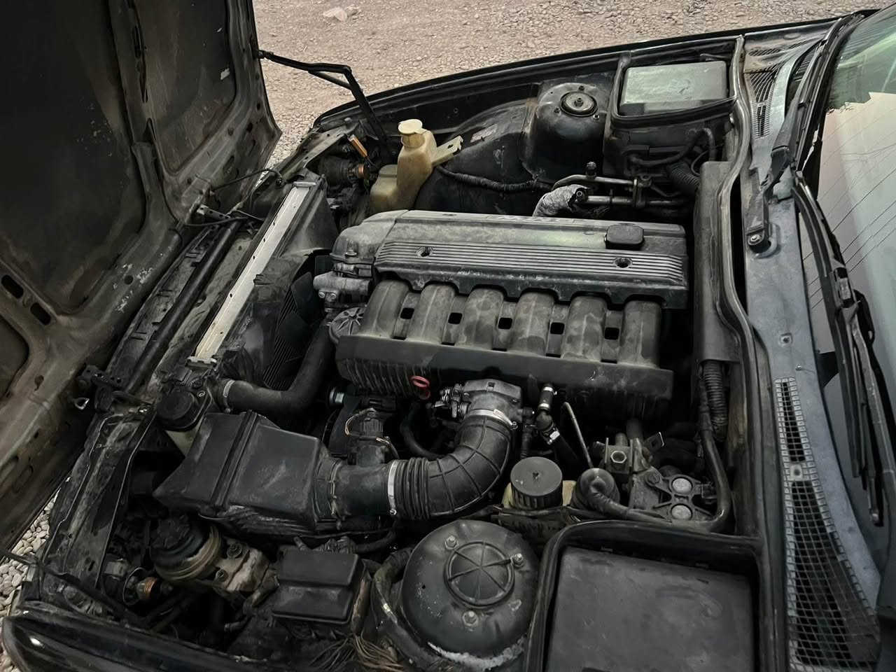 Bmw 1994 فولی فولی بێ سلایت ته‌حویل و غه‌رامه‌ گێرو مه‌كینه‌ به‌شه‌رت لێدراوی نیه‌ 
***********
*********** كركوك, العراق
