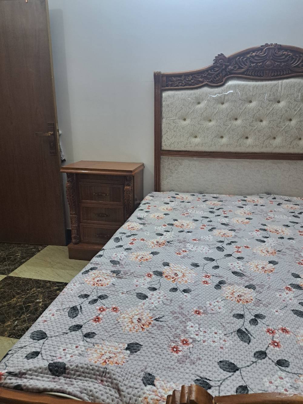 غرفة • بحالة جيدة • بغداد