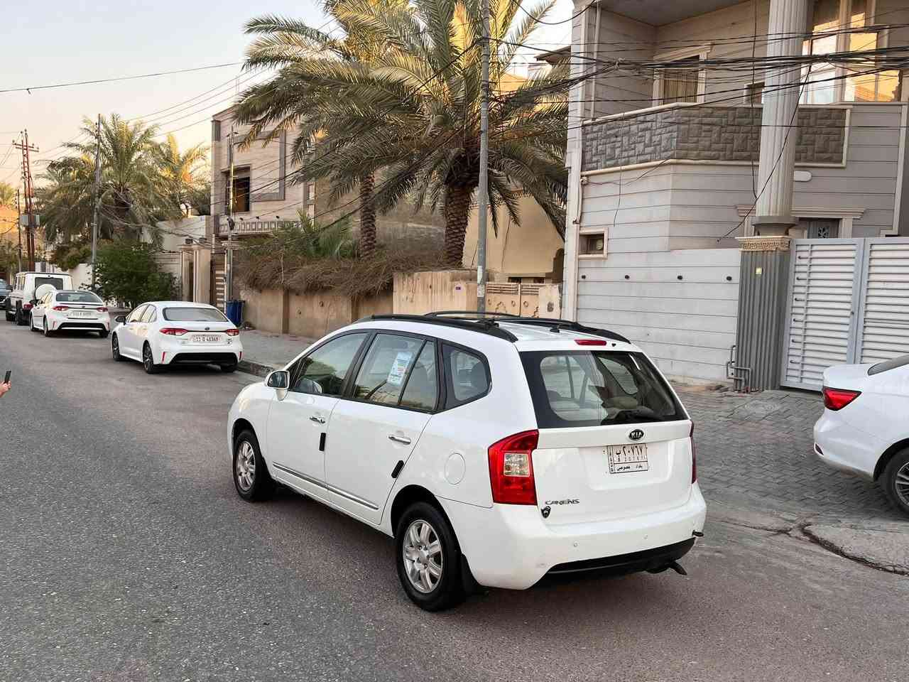 ‏سلام عليكم *********** للبيع كيا كارنز موديل 2008 السعر 92 وارد خليجي السيارة مكفوله من الحادث والتبديل وبدون اي ارباك بيه صبغ قطعتين اثر شخوط مواصفات السيارة فول1/1 محرك 4  سلندر 2000 دوش فتحة 7 راكب تبريد خلفي شاشة وكاميرا وحساس خلفي يدات نيكل داخل بيجي 5 ويل كب مكينه وكير وحدايه وتخم تاير بحاله ممتازه جدا رقم بغداد تحويل مباشر مكان السيارة كربلاء
