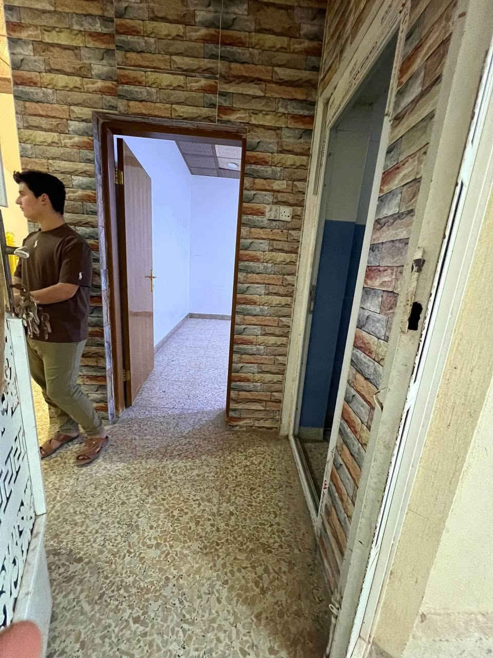 بيت رهن • طابقين • ٤ غرف