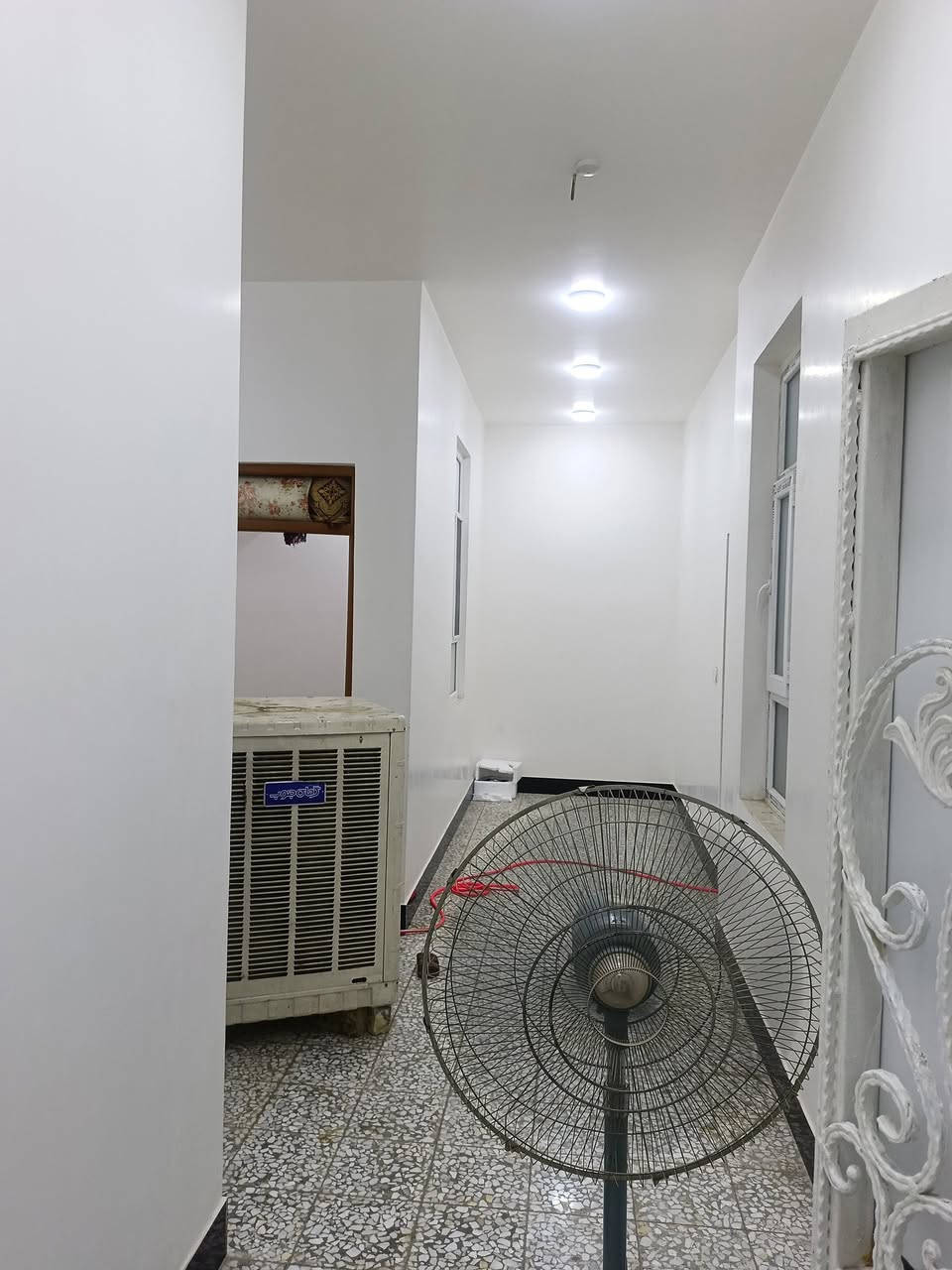 شقة للإيجار غرفتين و مطبخ و حمام العنوان النجف الأشرف حي الجزيرة شارع الطاقة للتواصل ***********
