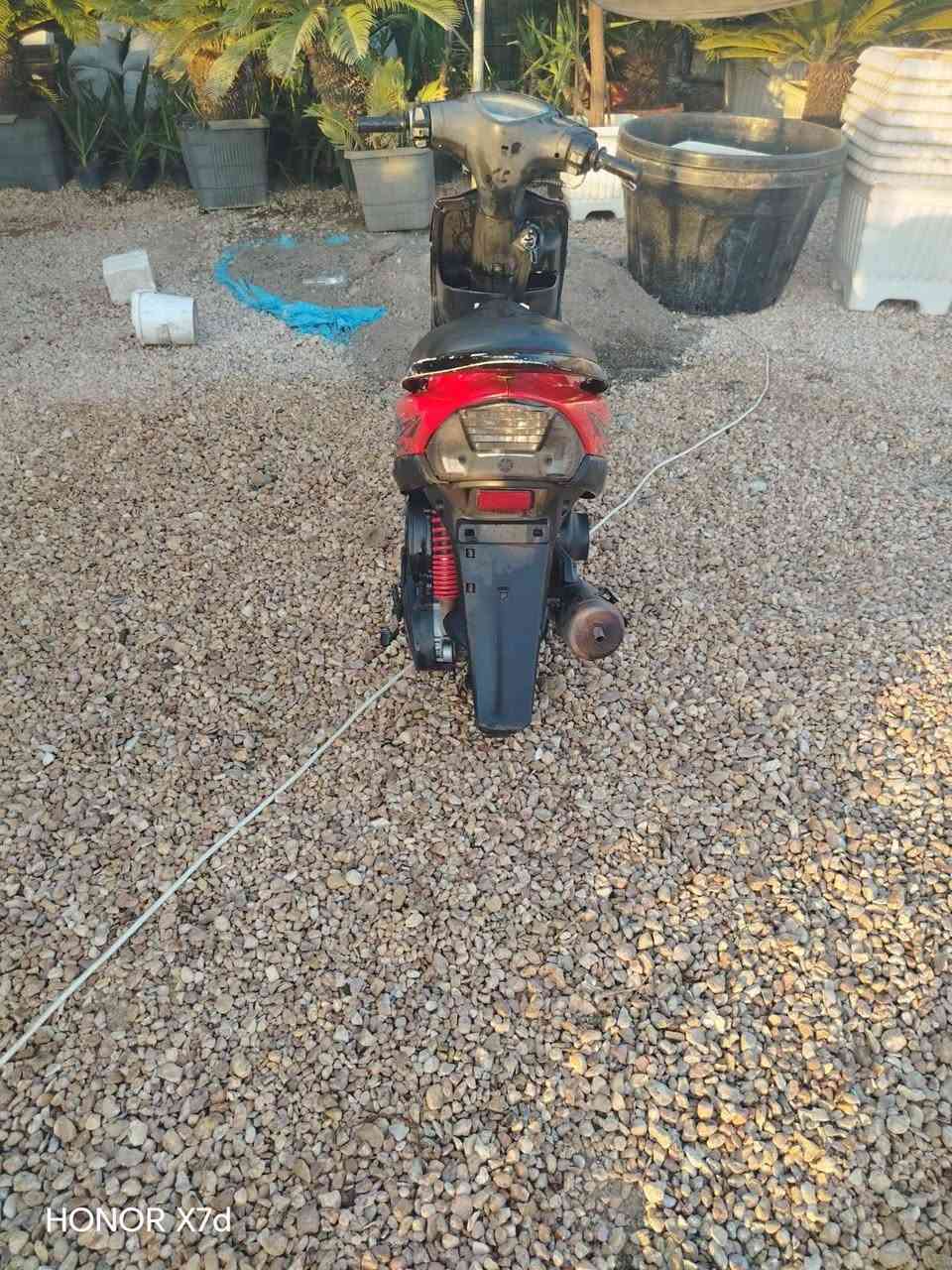 السلام عليكم دراجه ماكس عدله للبيع مكينه ما مفتوح 
كلشي شغال كل نقص ما بيه ما عدى قفل الجنطه ما يقفل مكاني كربلاء خلف الحر سعر الدراجه (675 ) أي استفسار اتصال على الرقم ***********

نص مكتوب في الصور:
- HONOR X7d