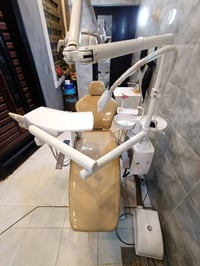 للبيع كرسي أسنان متكامل! 🦷 جاهز للعمل فوراً بكل ملحقاته: 3 صوندات تورب...