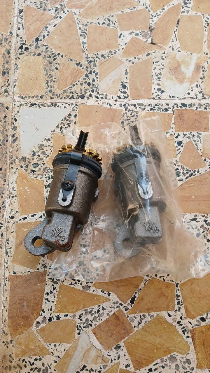 السلام وعليكم 
للبيع كوبلن بم هينو طيرة 
وعنابير بريك هينو 
واير كيلو متر مال هينو 
الاتصال على الرقم ***********
