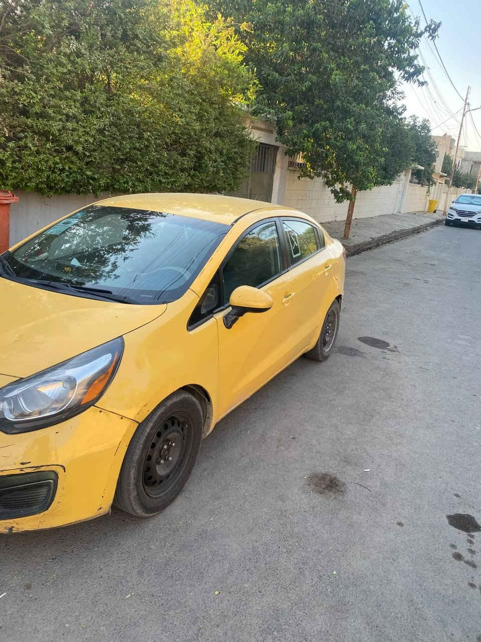 السلام عليكم كيا ريو موديل13 السيارة يرادلها صبغ لان بيها ضربة بالجاملغات الخلفية وما معمرة حلو صاير بيها معجون للتواصل الاتصال بالرقم *********** علما السيارة رقم بغداد
