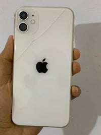 ايفون 11 • ١٢٨ • فيس ايدي متوقف