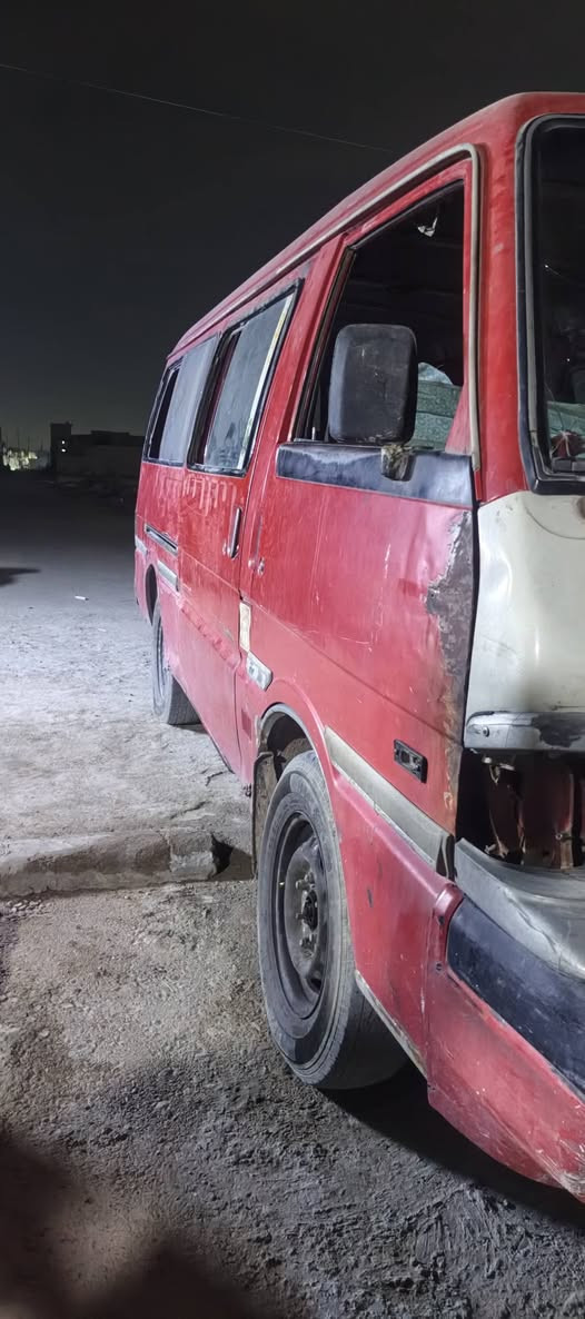 سلام عليكم ورحمة الله من رخصت مدير الكروب سيارة  كياه مازده موديل 93 مكينه ونجي وكير عادي  رقم ديالى  راعيه ما اندله ابيع كوم حديد السعر 13ورقه وبيه مجال بصيط الرقم الهاتف***********

