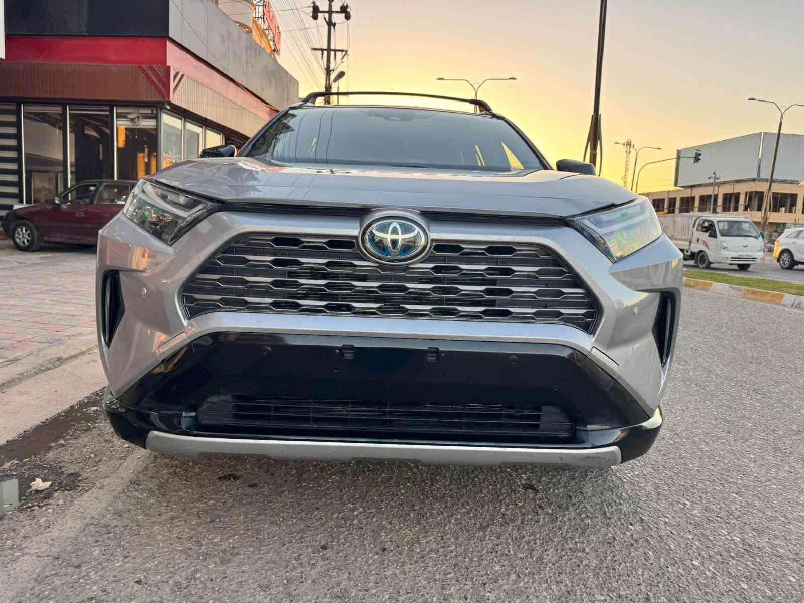 راف فور XSE • هايبرد • دفع رباعي