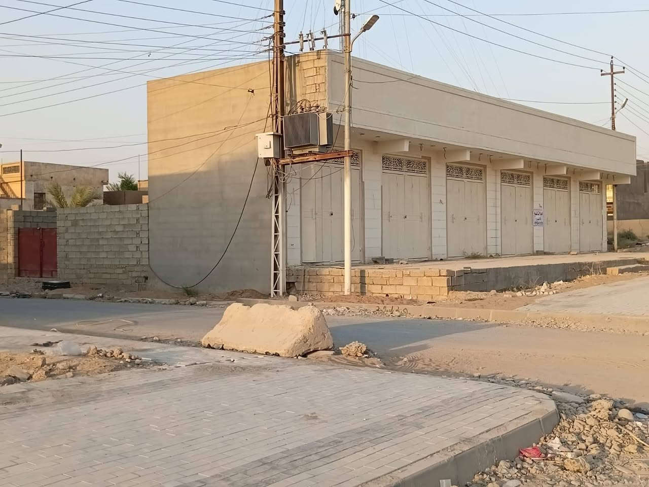 السلام عليكم
للبيع عقار تجاري.. محلات عدد 6 وبرج اتصالات مؤجر بالشهر 300 ألف مشيدة على ارض مساحتها 312 م وهناك فضله خلف المحلات 13 م الواقع في المحله الشرقية مقابيل يحيى أبو المخضر للراغبين بالشراء الاتصال على *********** إبراهيم أبو عبد الرحمن.. مكلف بالنشر تحياتي
