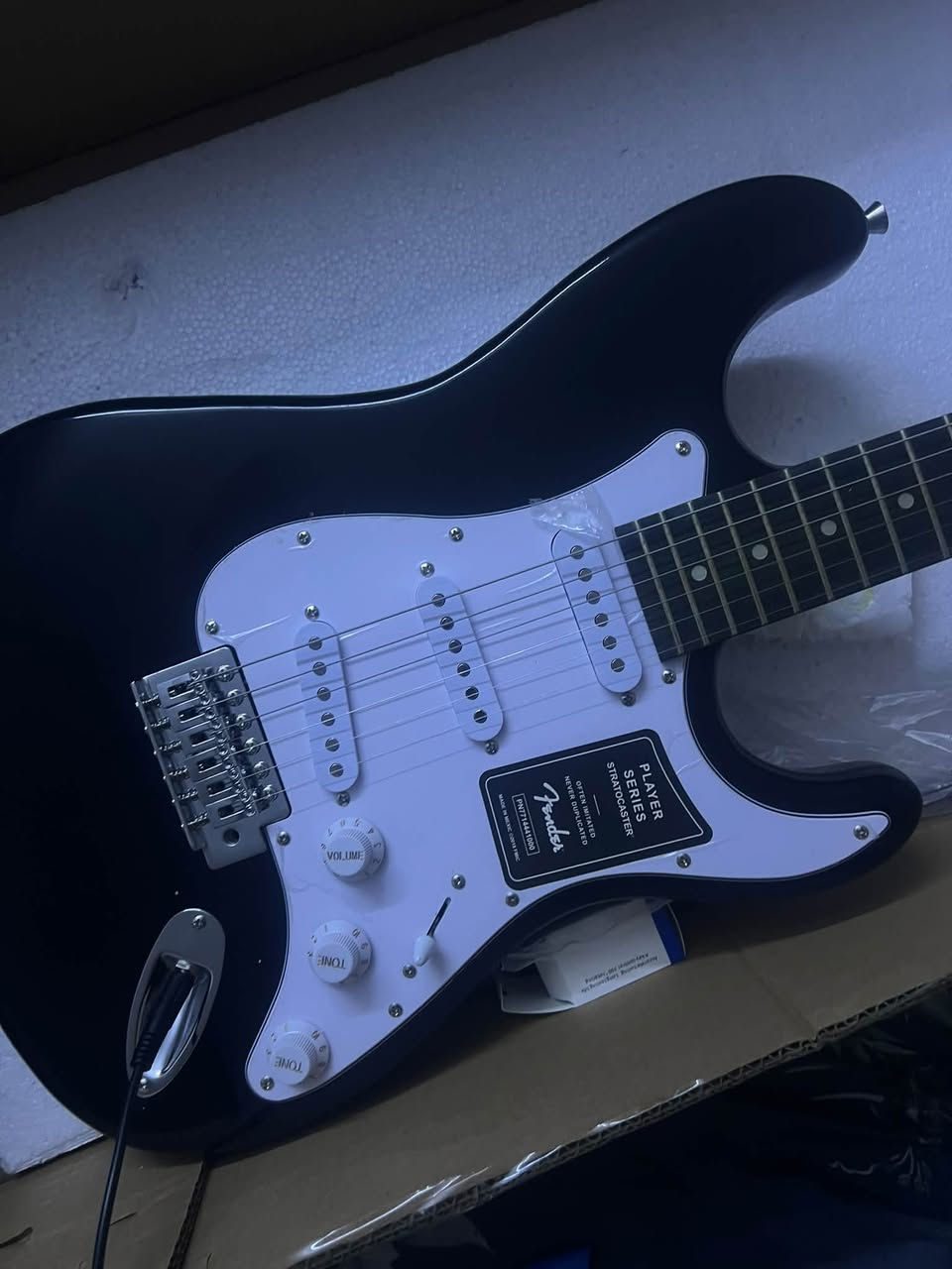 Electric guitar
كامل ملحقاته ما بيه اي شيء بس وتر واحد مقطوع وعندي أوتاره 

سبب البيع الحجي يقول حرام 

 جنطة

ريش

سيت اوتار احتياط هدية

كابو

كيبل

حزام

امبلفاير هدية

مكاني الزعفرانية
رقم ***********
سعره 160الف قفل
