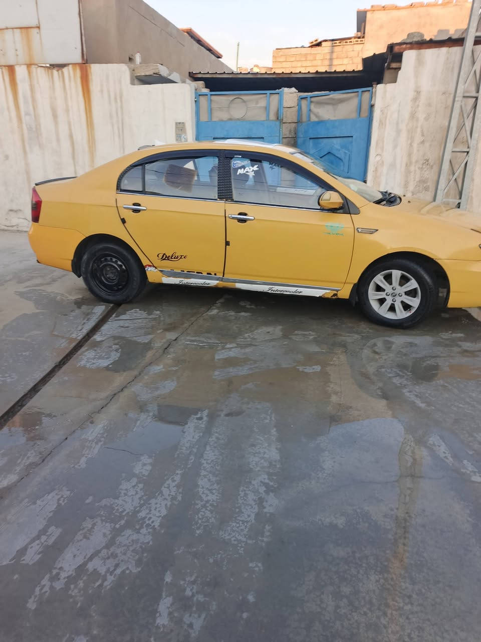 #السلام عليكم لدي سيارة🚕 نوع ليفان 620
سيارة نضيفه
#هيا مصفره عليها فقط غرامه ٢٠٠الف 
#سيارة مال شارع السعر 25 وبيها مجال
#والسيارة مال شركة 
مكاني سايدين النعيمي قرب سنتر حسين 
#رقمها بغداد
***********

