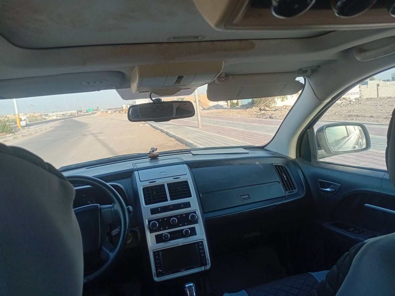 جورني ٢٠١٠ محرك ٦ سلندر فول تشغيل عن بعد فتحة سقف مثبت سرعه ماشية ١١١ الف وارد أمريكي ضربه جاملغ امامي مامبدل وعلى وضعه مثل ماواضح بالصور سنويه ٢٠٢٩ باسمي 
تبريد ٣ قطع السعر ٩٠ 
الاتصال ***********
